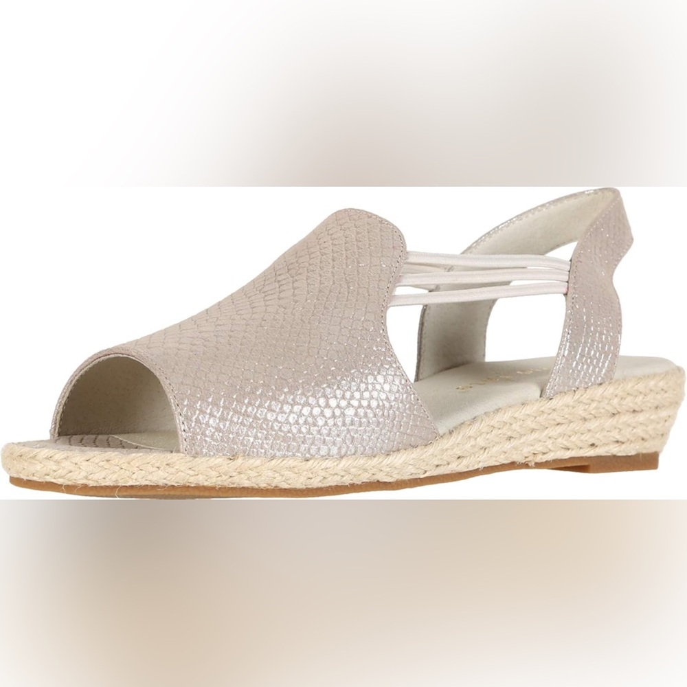 Size 8 WW Ladies David Tate Beige Textured Espadrilles